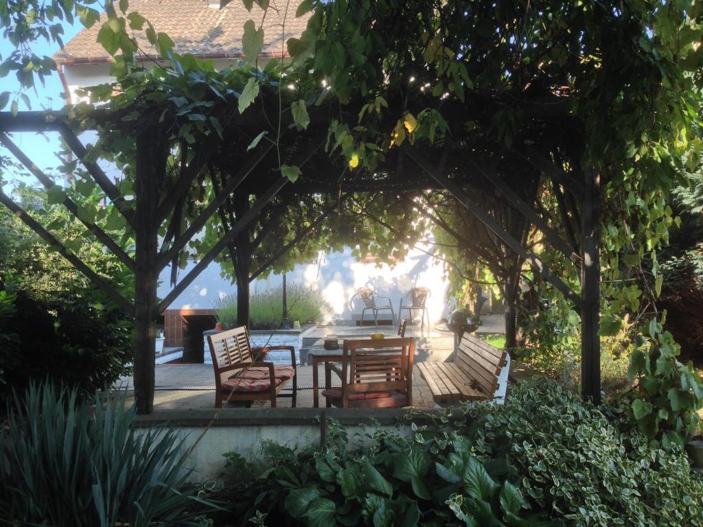 Gaestehaus Peterhoff Birresdorf المظهر الخارجي الصورة